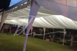 Carpa con cielo plisado blanco Carpa con cielo plisado blanco