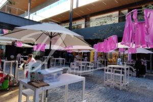 Periquera de madera blanca para 6 personas Periquera de madera blanca para 6 personas