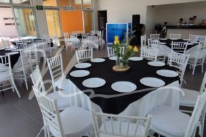 Mesa redonda, silla Tiffany Mesa redonda, silla Tiffany